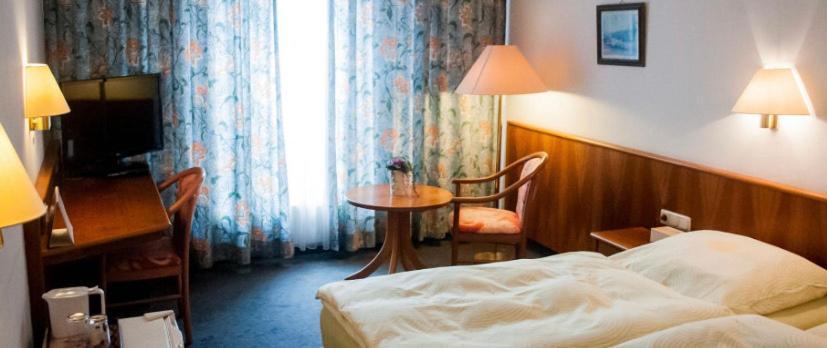 Hotel Stadt Steinbach シュタインバッハ・アム・タウヌス エクステリア 写真