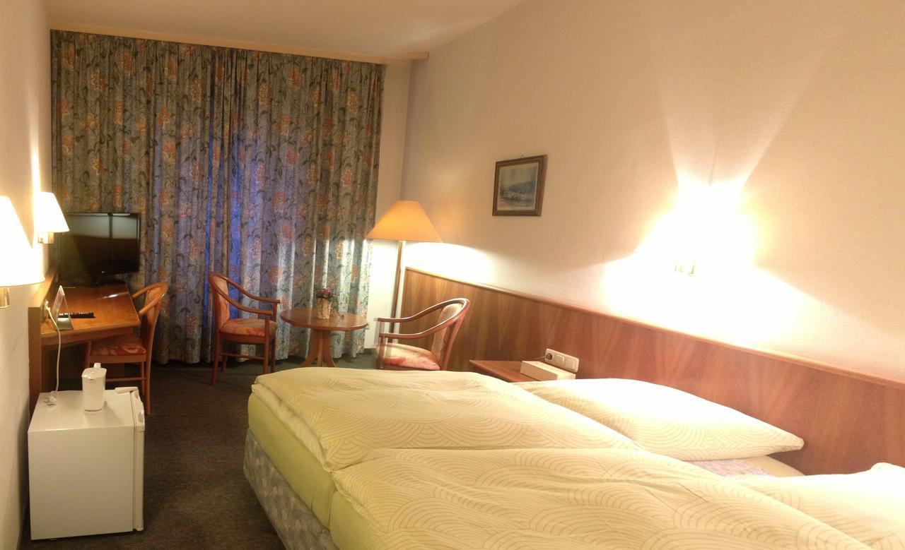 Hotel Stadt Steinbach シュタインバッハ・アム・タウヌス エクステリア 写真